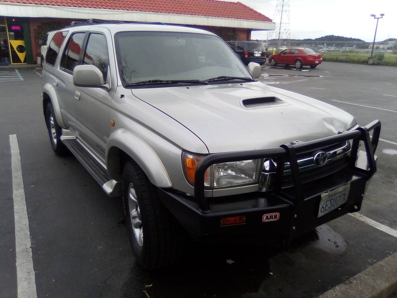 Illustration for article titled At $15,000, Could This Diesel-Converted 2001 Toyota 4Runner SR5 Leave You Rattled?